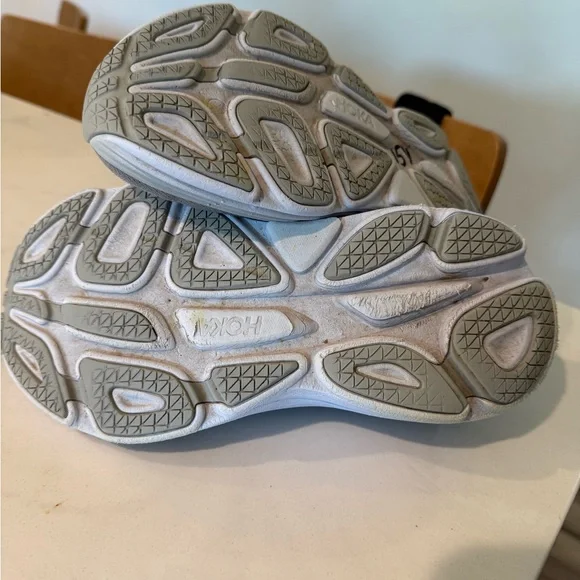 Hoka Women's Athletic Shoe size 7B in Gray and Coral in style W Bondi 8 - Picture 7 of 9